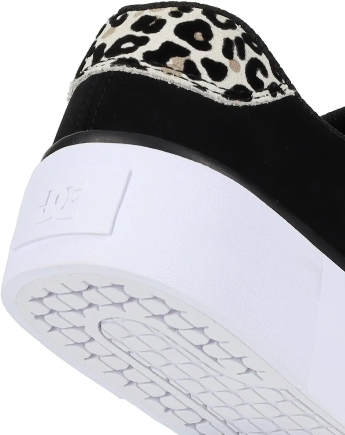 DC Shoes Women's Chelsea Sneaker