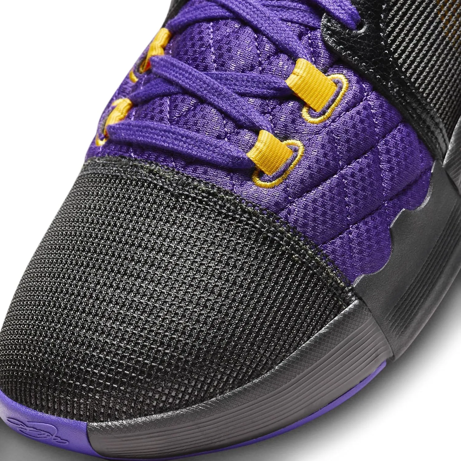 Nike Men's Basketball Shoe