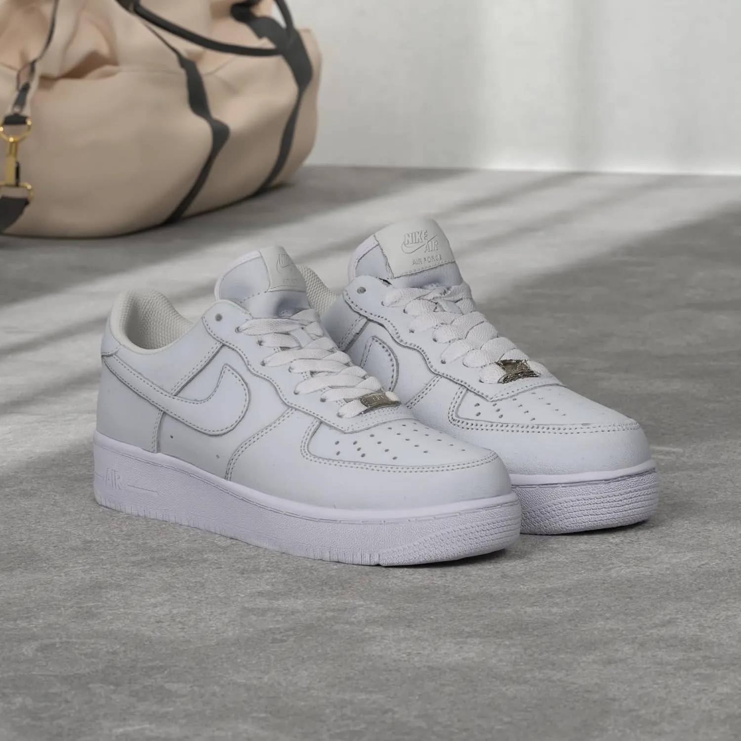 Nike Men's Classic Basketball Shoe