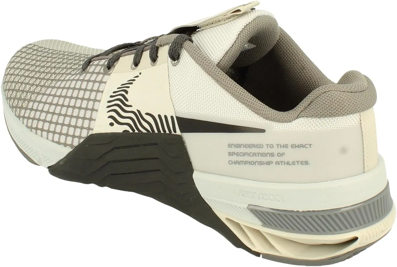 NIKE Men's Flat Sneaker, 0