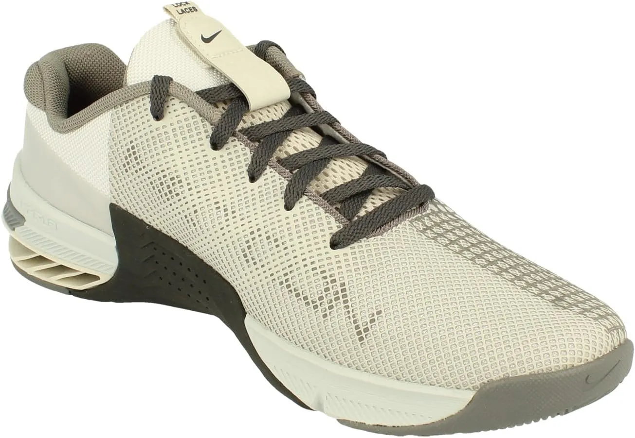 NIKE Men's Flat Sneaker, 0