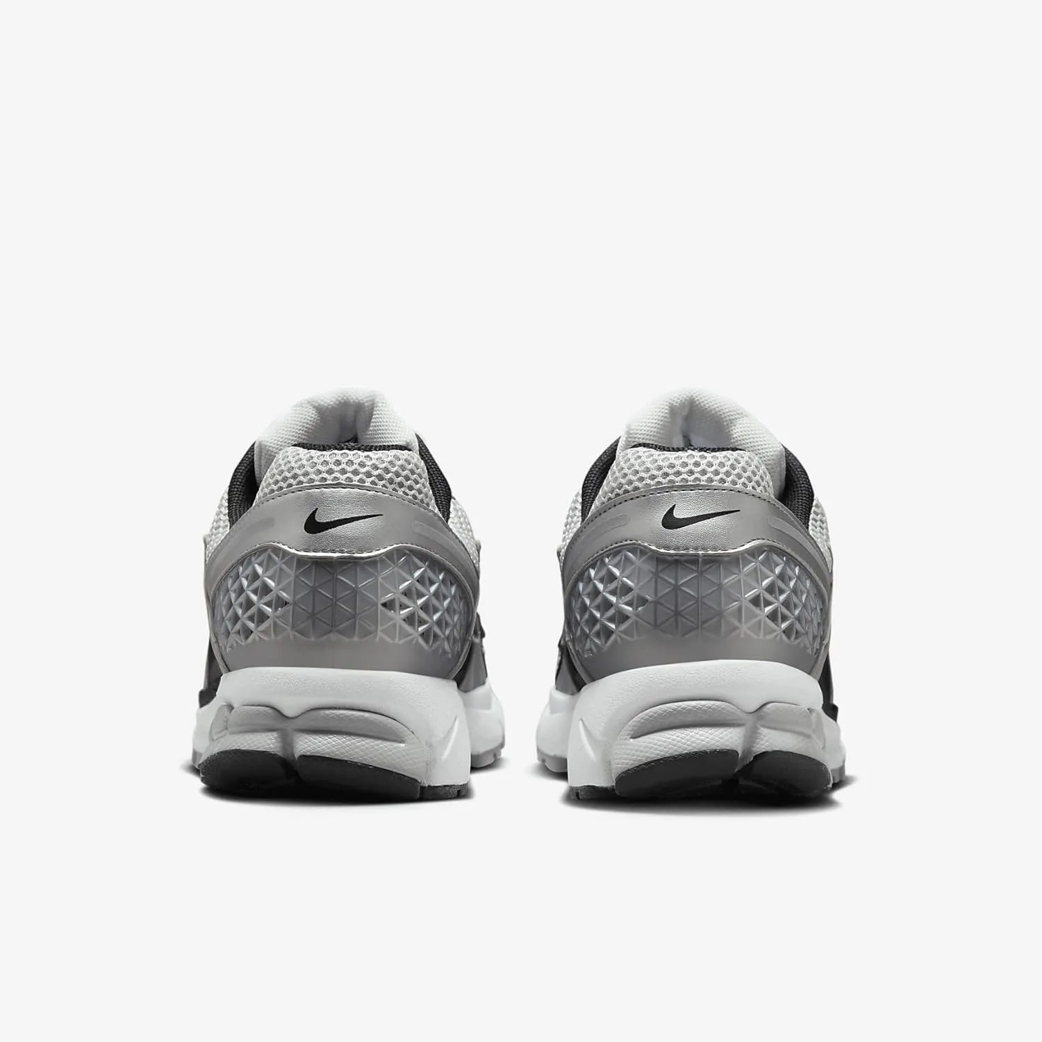 NIKE Men's Low-Top Sneakers