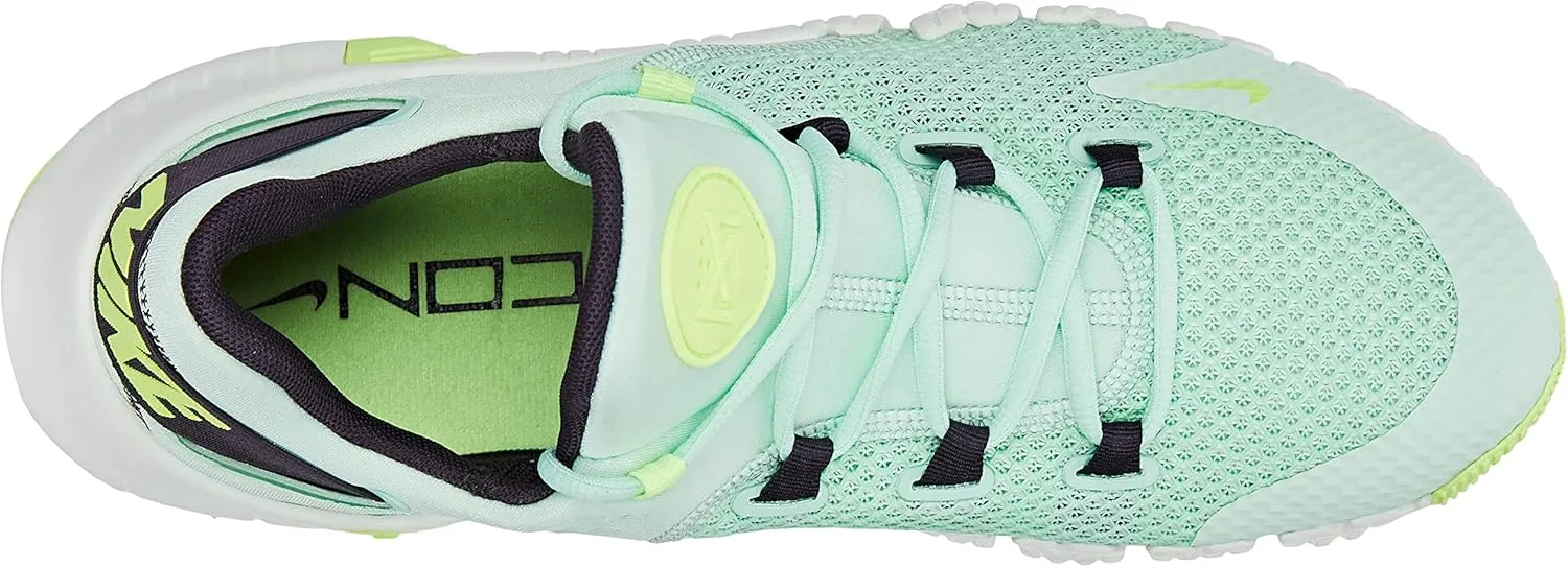 NIKE Men's Sneaker Soccer Shoe