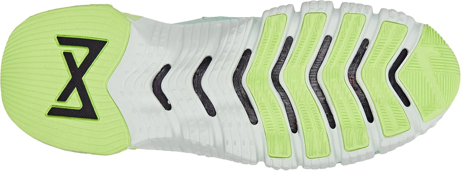 NIKE Men's Sneaker Soccer Shoe