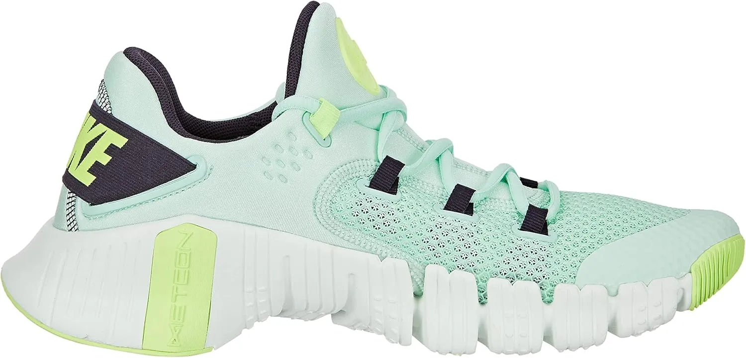 NIKE Men's Sneaker Soccer Shoe